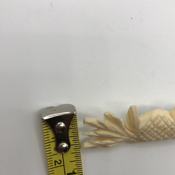 Vintage Carved Faux Ivory Resin Fish Brooch - Picture 7 of 7